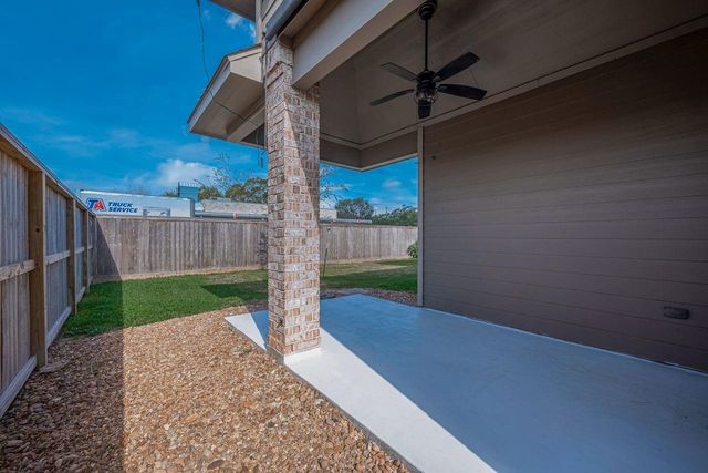 912 Roberts Street, East Bernard, TX 77435