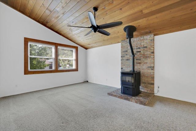 855 Forest Glade Cir, Grass Valley, CA 95945
