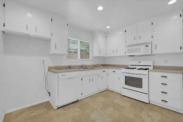 855 Forest Glade Cir, Grass Valley, CA 95945