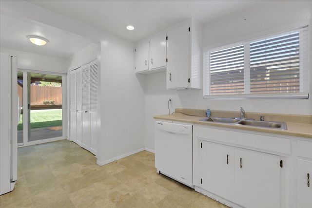 855 Forest Glade Cir, Grass Valley, CA 95945