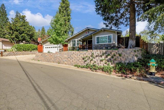 855 Forest Glade Cir, Grass Valley, CA 95945