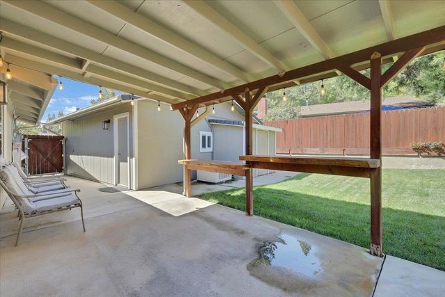 855 Forest Glade Cir, Grass Valley, CA 95945
