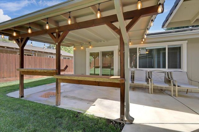 855 Forest Glade Cir, Grass Valley, CA 95945