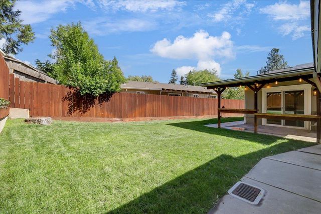 855 Forest Glade Cir, Grass Valley, CA 95945