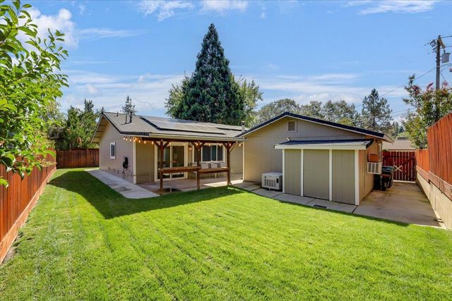855 Forest Glade Cir, Grass Valley, CA 95945