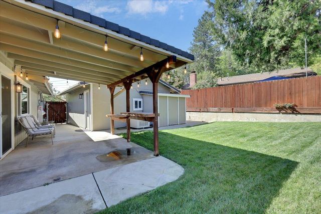 855 Forest Glade Cir, Grass Valley, CA 95945