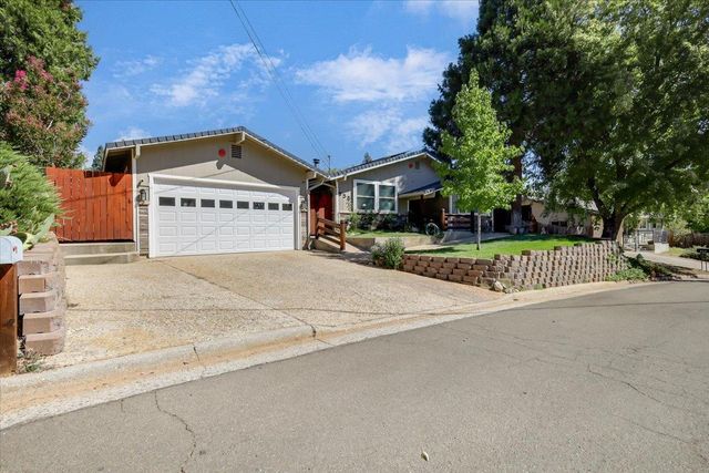 855 Forest Glade Cir, Grass Valley, CA 95945