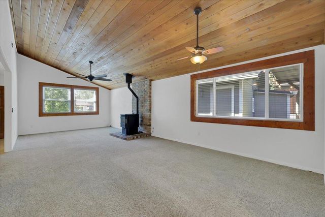 855 Forest Glade Cir, Grass Valley, CA 95945