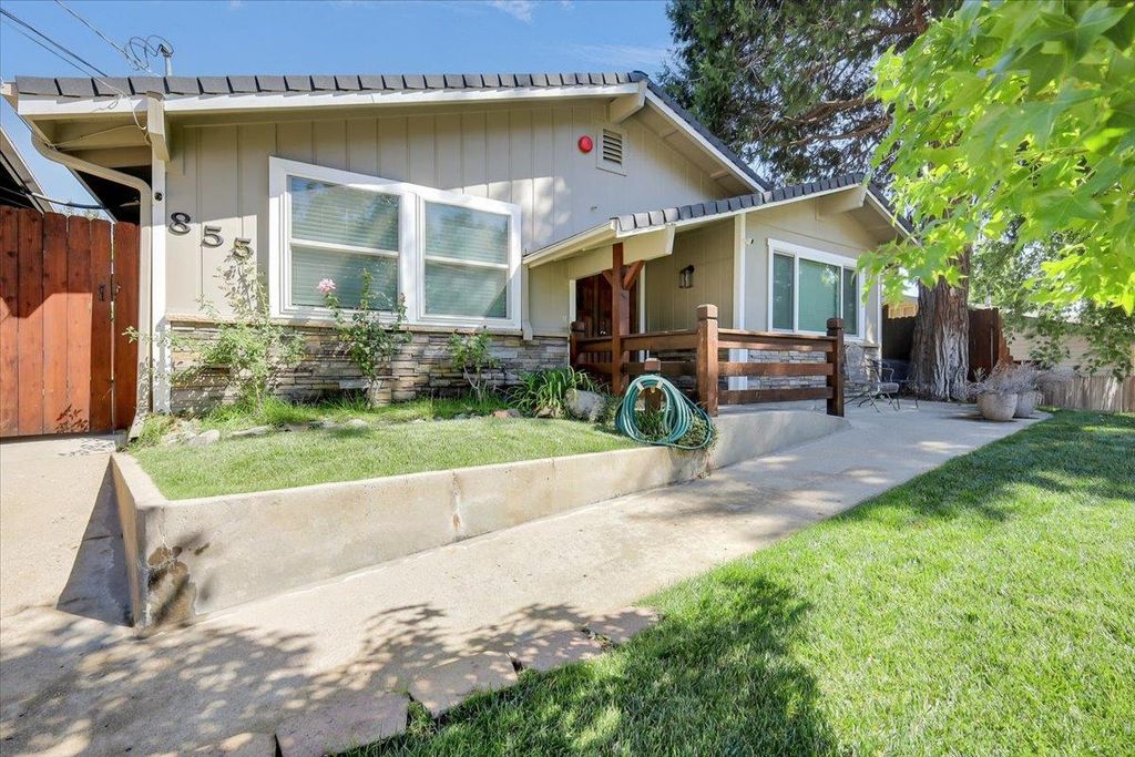 855 Forest Glade Cir, Grass Valley, CA 95945