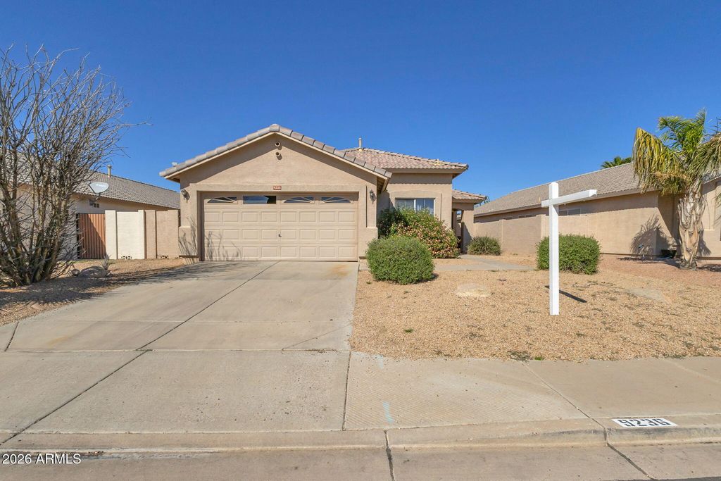 9236 E MEDINA Avenue, Mesa, AZ 85209 — exterior