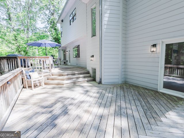 160 River Run, Roswell, GA 30075