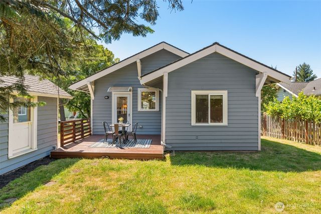 3222 38th Avenue SW, Seattle, WA 98126