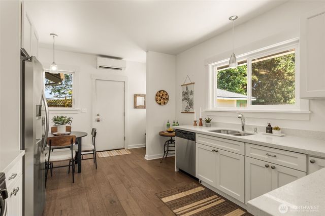 3222 38th Avenue SW, Seattle, WA 98126