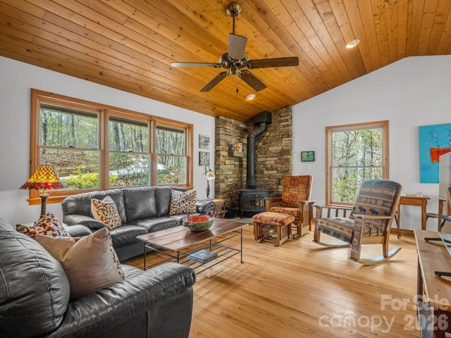 780 Rixhaven Drive, Saluda, NC 28773