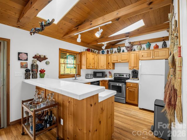 780 Rixhaven Drive, Saluda, NC 28773