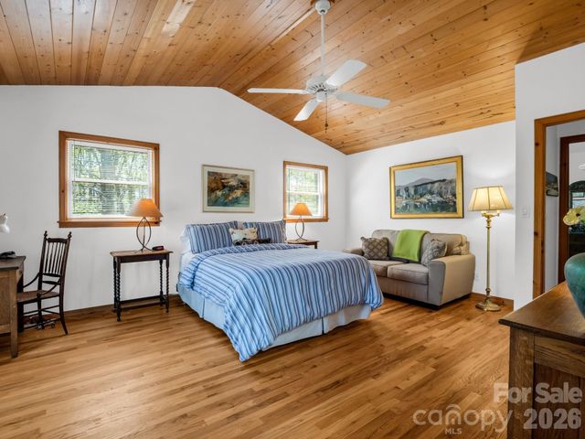 780 Rixhaven Drive, Saluda, NC 28773