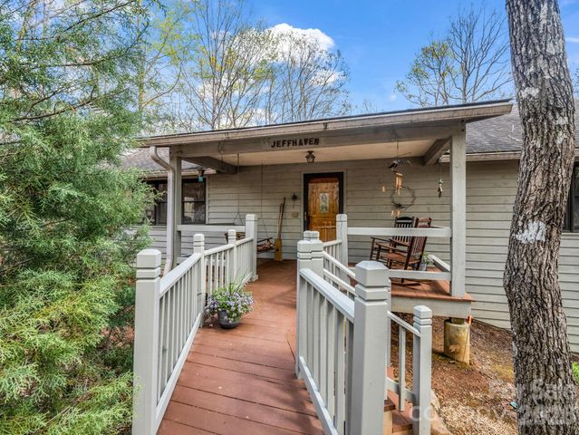 780 Rixhaven Drive, Saluda, NC 28773