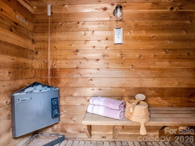 780 Rixhaven Drive, Saluda, NC 28773