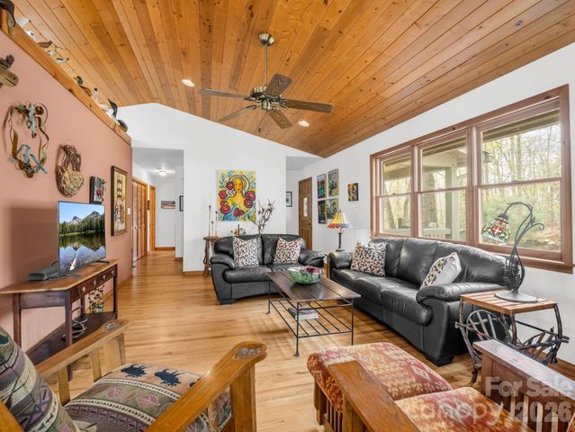780 Rixhaven Drive, Saluda, NC 28773