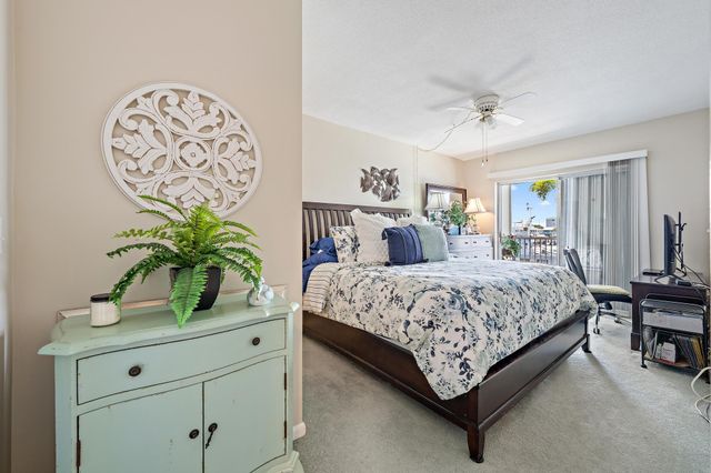 37 Yacht Club Drive 210, North Palm Beach, FL 33408