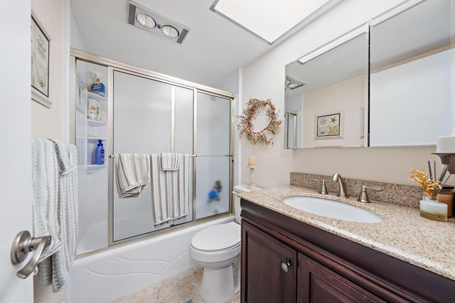 37 Yacht Club Drive 210, North Palm Beach, FL 33408