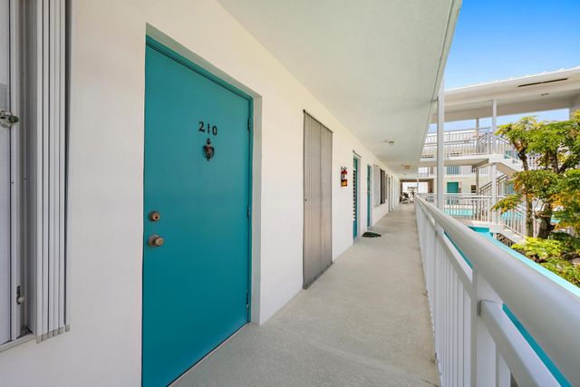 37 Yacht Club Drive 210, North Palm Beach, FL 33408