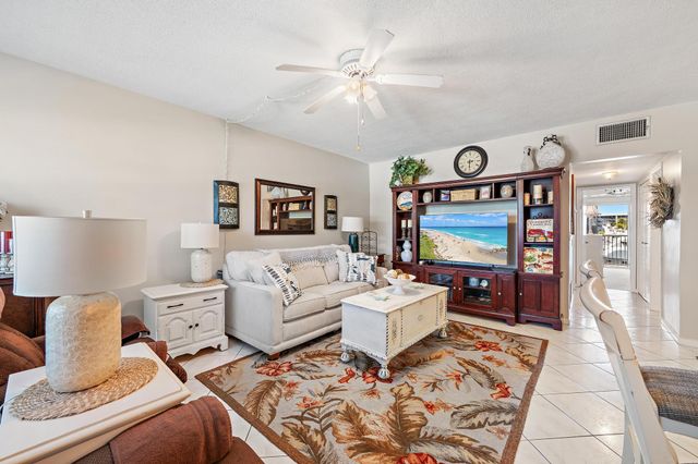 37 Yacht Club Drive 210, North Palm Beach, FL 33408