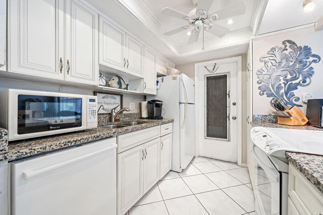 37 Yacht Club Drive 210, North Palm Beach, FL 33408