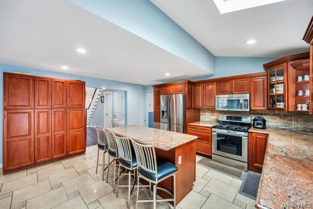 6 Garden Circle, Syosset, NY 11791 — photo 3