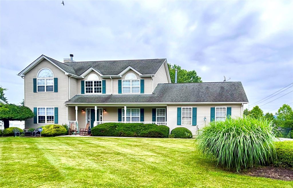 1002 Forest Glen, New Windsor, NY 12553