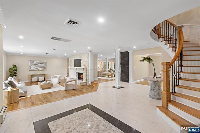 17 Deerhill Drive, Ho-ho-kus, NJ 07423