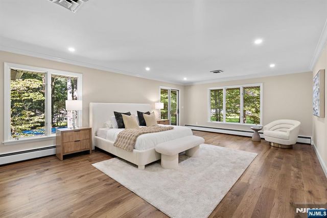 17 Deerhill Drive, Ho-ho-kus, NJ 07423