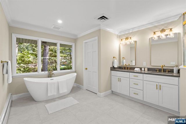 17 Deerhill Drive, Ho-ho-kus, NJ 07423