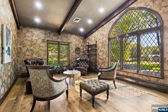 17 Deerhill Drive, Ho-ho-kus, NJ 07423