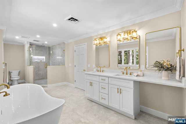 17 Deerhill Drive, Ho-ho-kus, NJ 07423