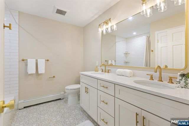 17 Deerhill Drive, Ho-ho-kus, NJ 07423