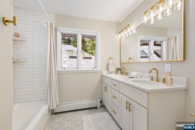 17 Deerhill Drive, Ho-ho-kus, NJ 07423