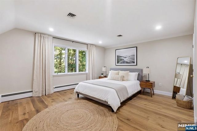 17 Deerhill Drive, Ho-ho-kus, NJ 07423