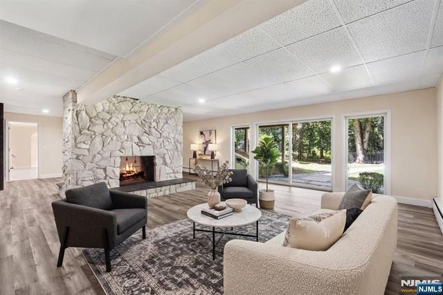 17 Deerhill Drive, Ho-ho-kus, NJ 07423