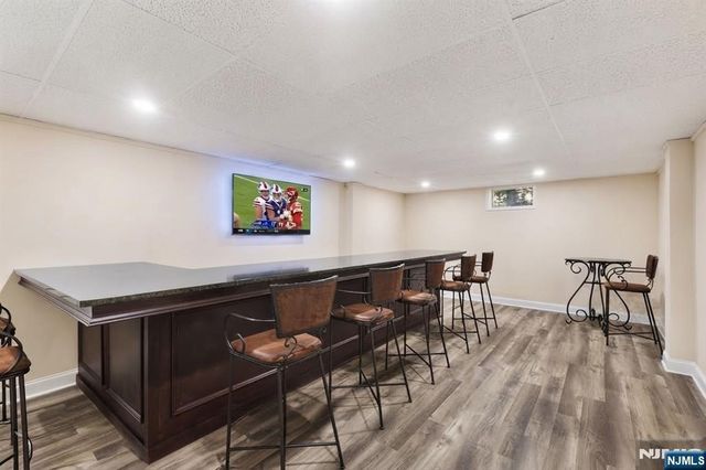 17 Deerhill Drive, Ho-ho-kus, NJ 07423