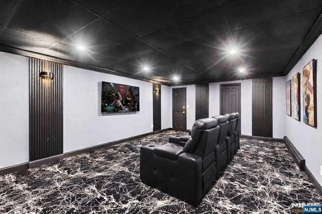 17 Deerhill Drive, Ho-ho-kus, NJ 07423