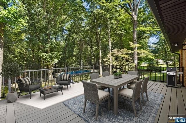 17 Deerhill Drive, Ho-ho-kus, NJ 07423