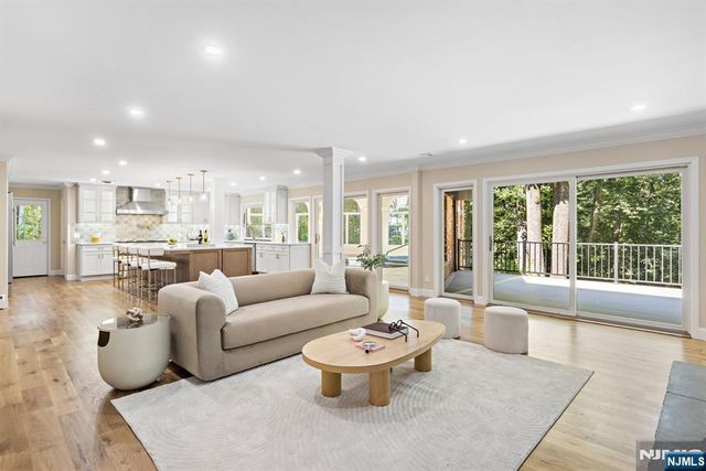 17 Deerhill Drive, Ho-ho-kus, NJ 07423