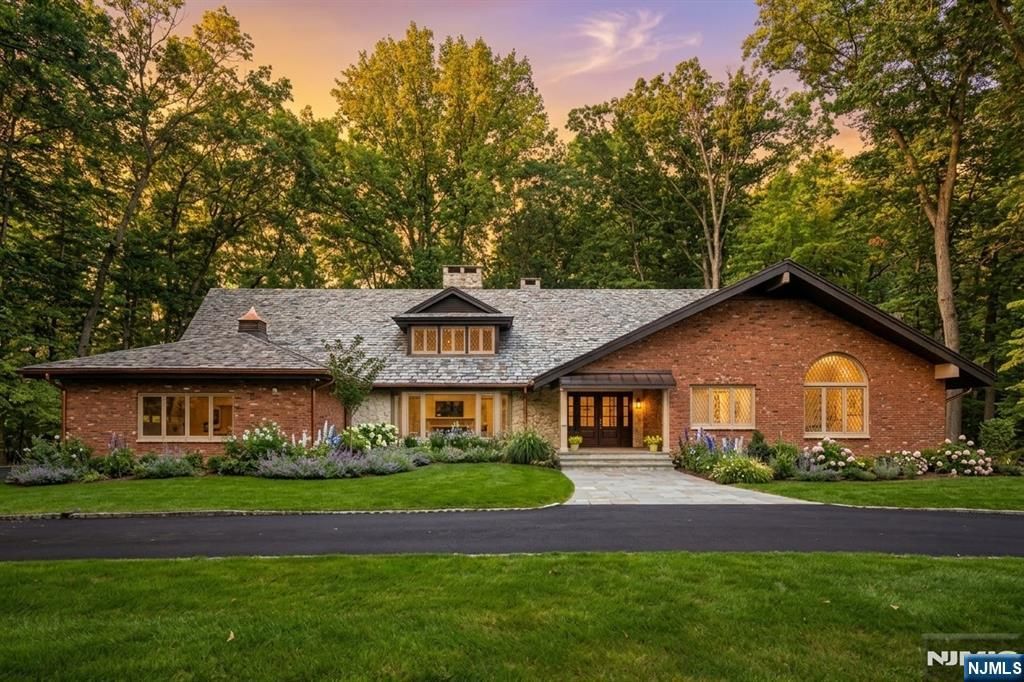 17 Deerhill Drive, Ho-ho-kus, NJ 07423