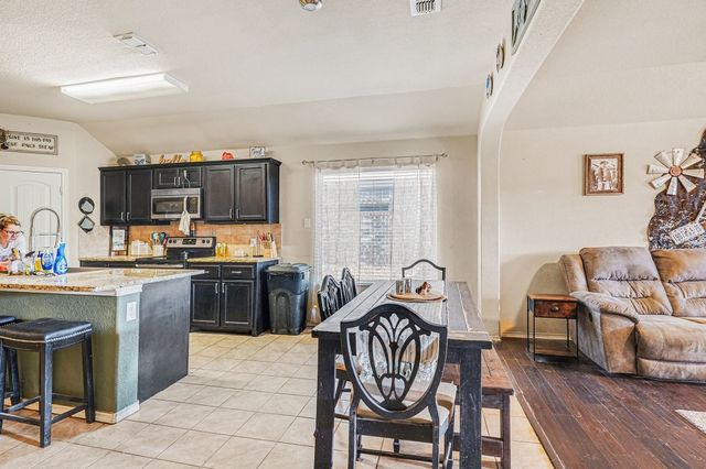 605 River Rock Drive, Azle, TX 76020