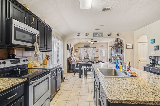 605 River Rock Drive, Azle, TX 76020