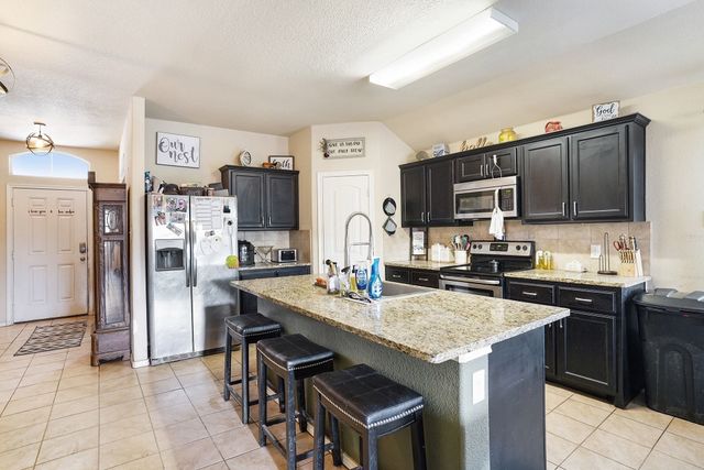 605 River Rock Drive, Azle, TX 76020