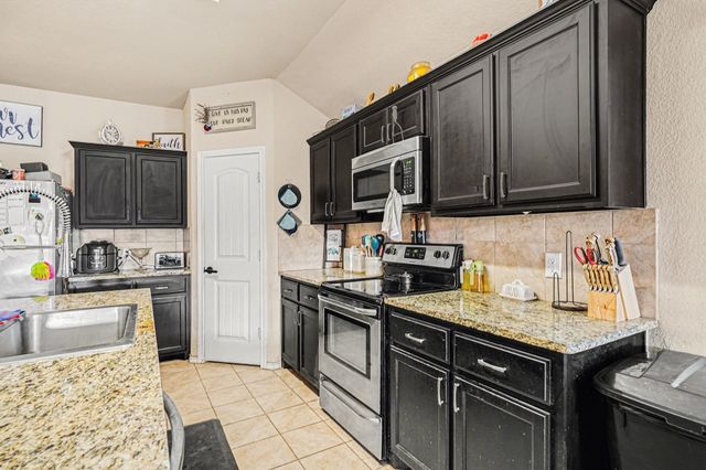 605 River Rock Drive, Azle, TX 76020