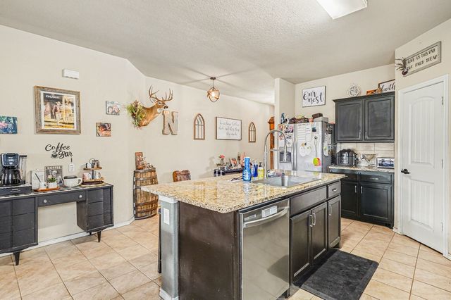 605 River Rock Drive, Azle, TX 76020