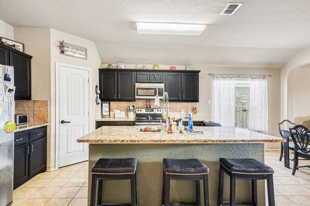 605 River Rock Drive, Azle, TX 76020